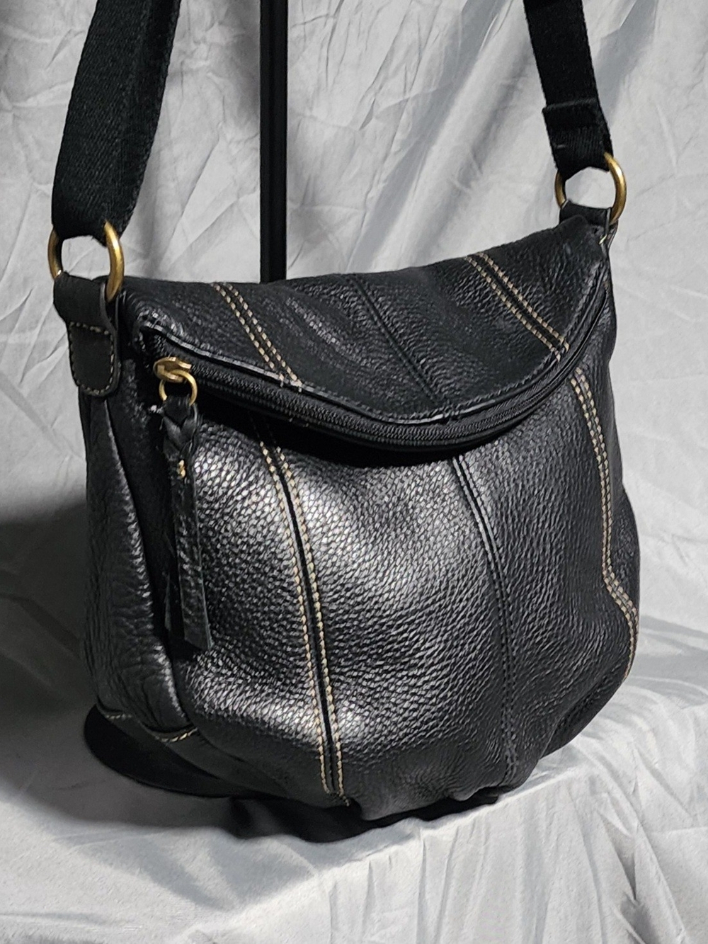 The Sak Deena Black Pebbled Leather Flap Closure Crossbody Bag Shoulderbag Purse